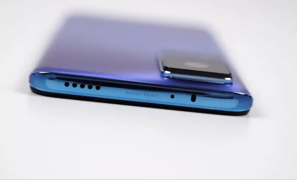 La forma y el diseño del Xiaomi 12T Pro desde arriba